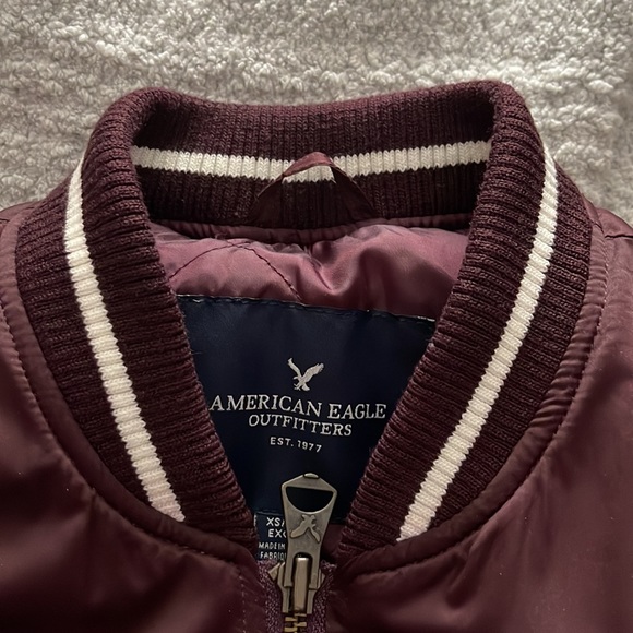NWOT American Eagle XS Junior Girls maroon silky feeling zip up jacket. - Picture 4 of 7